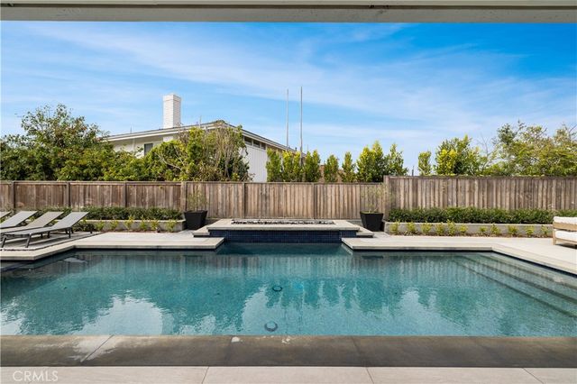 1 San Martin Way, Corona Del Mar, CA 92625