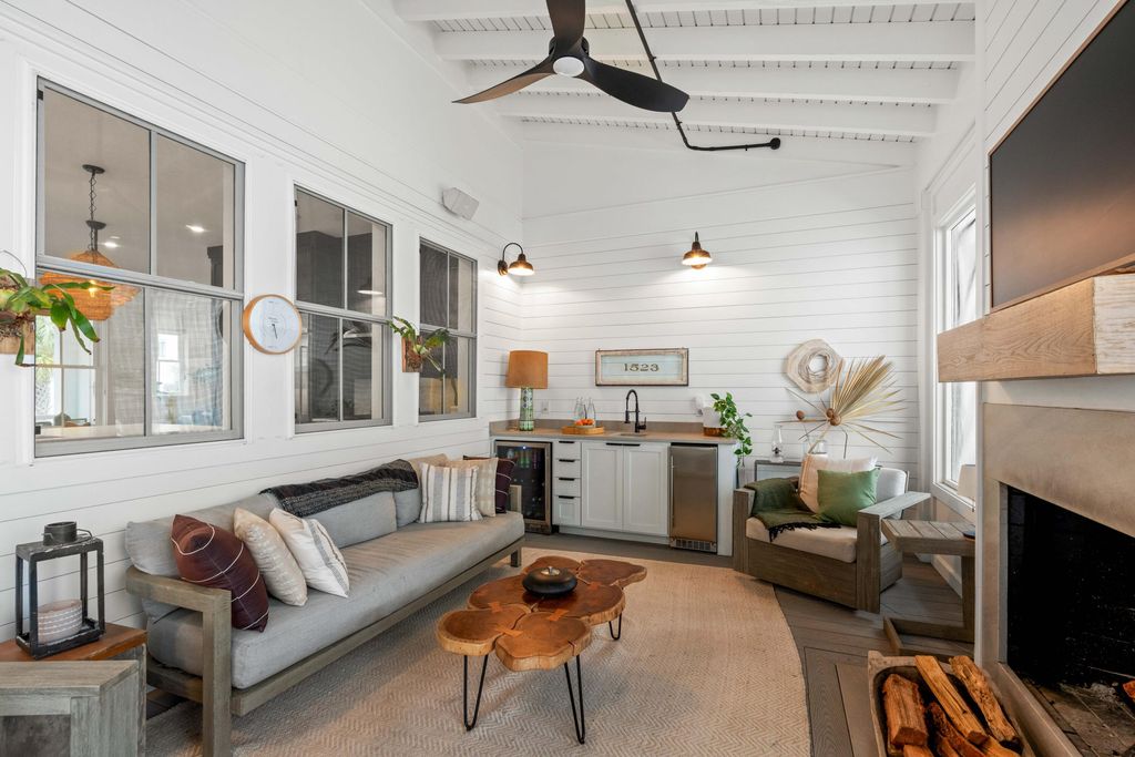 Image 24 of property listing at 733 Atlantic Street, Mount Pleasant, SC 29464