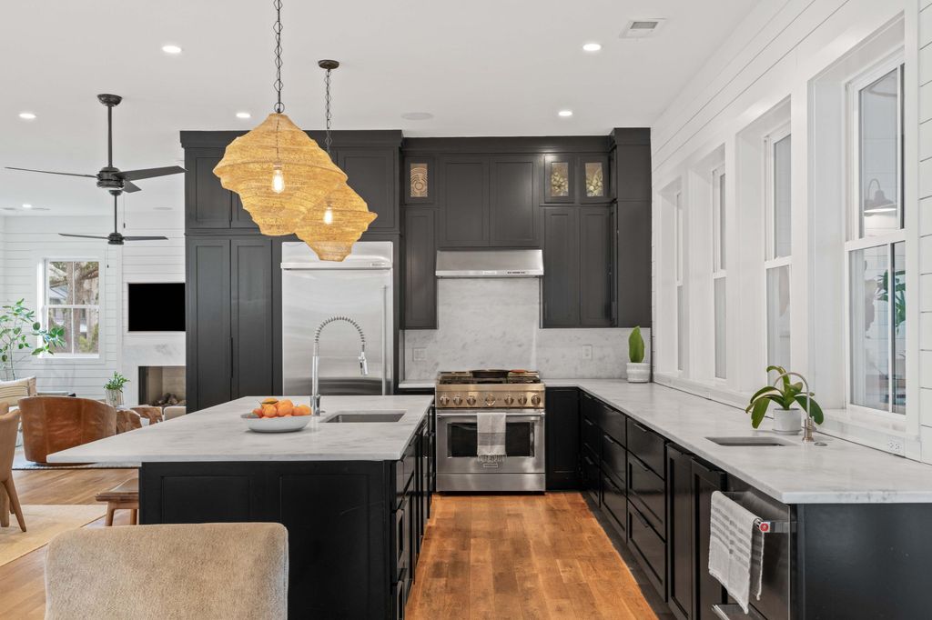 Image 4 of property listing at 733 Atlantic Street, Mount Pleasant, SC 29464