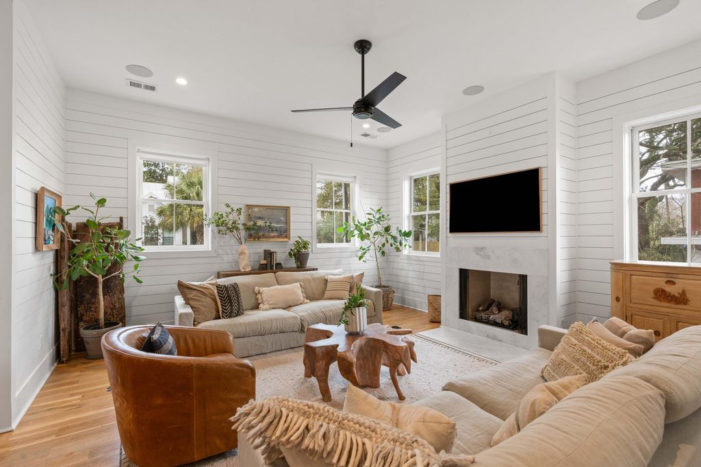 Image 7 of property listing at 733 Atlantic Street, Mount Pleasant, SC 29464