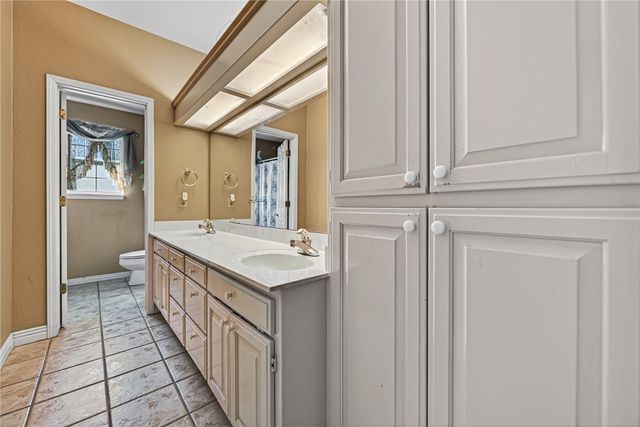 410 N 37th Place, Rogers, AR 72756