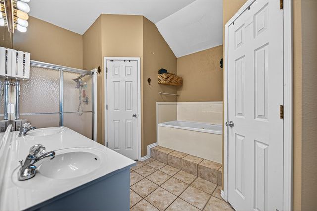 410 N 37th Place, Rogers, AR 72756