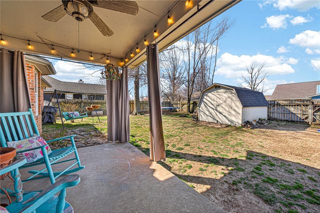 410 N 37th Place, Rogers, AR 72756