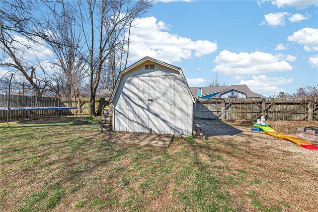 410 N 37th Place, Rogers, AR 72756