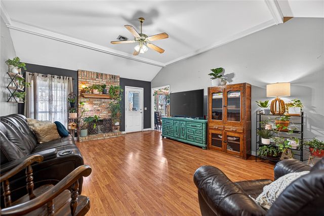 410 N 37th Place, Rogers, AR 72756