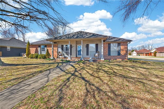 410 N 37th Place, Rogers, AR 72756