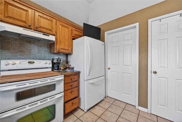 410 N 37th Place, Rogers, AR 72756