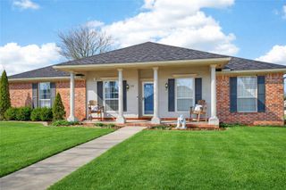 410 N 37th Place, Rogers, AR 72756