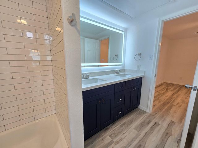 12660 Ashford Point Drive 402, Houston, TX 77082