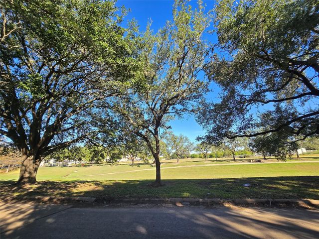 12660 Ashford Point Drive 402, Houston, TX 77082