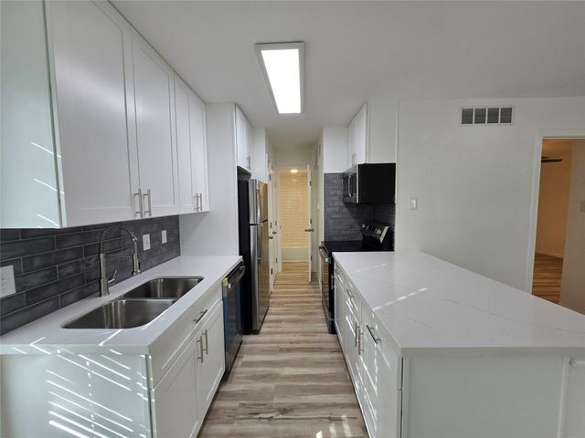 12660 Ashford Point Drive 402, Houston, TX 77082