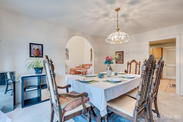 73 Chatsworth Court, Edison, NJ 08820