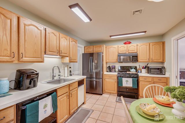 73 Chatsworth Court, Edison, NJ 08820