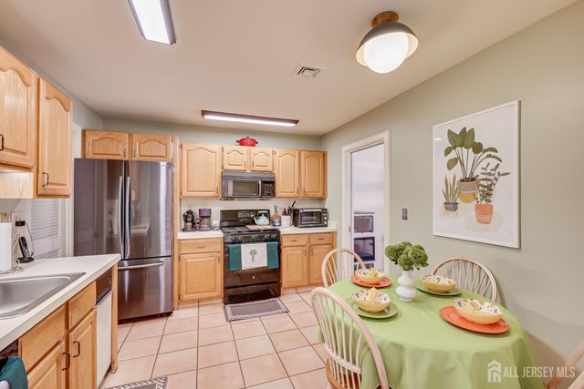 73 Chatsworth Court, Edison, NJ 08820