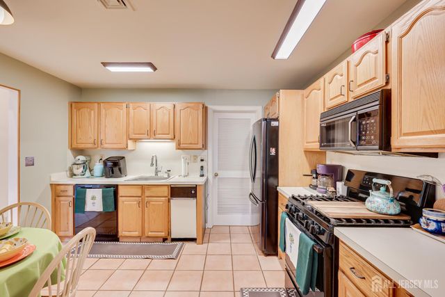 73 Chatsworth Court, Edison, NJ 08820
