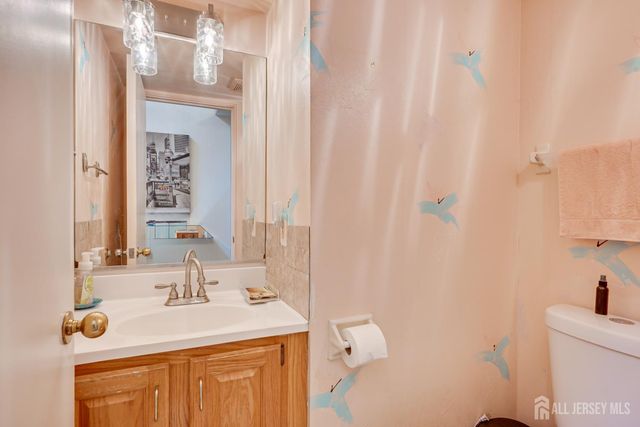 73 Chatsworth Court, Edison, NJ 08820