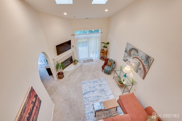 73 Chatsworth Court, Edison, NJ 08820