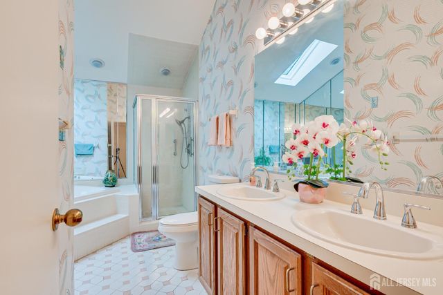 73 Chatsworth Court, Edison, NJ 08820