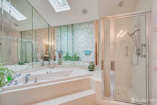 73 Chatsworth Court, Edison, NJ 08820