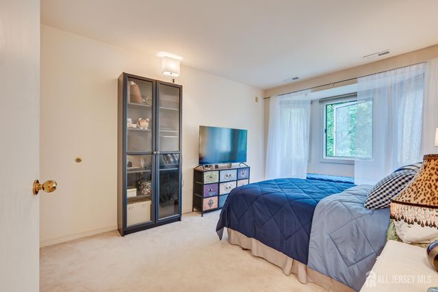 73 Chatsworth Court, Edison, NJ 08820