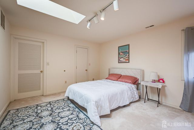 73 Chatsworth Court, Edison, NJ 08820