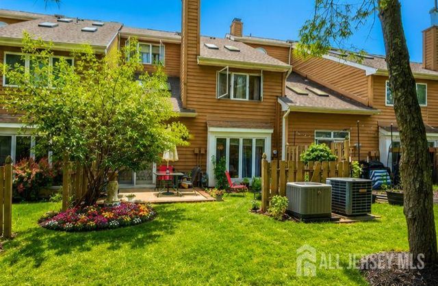 73 Chatsworth Court, Edison, NJ 08820
