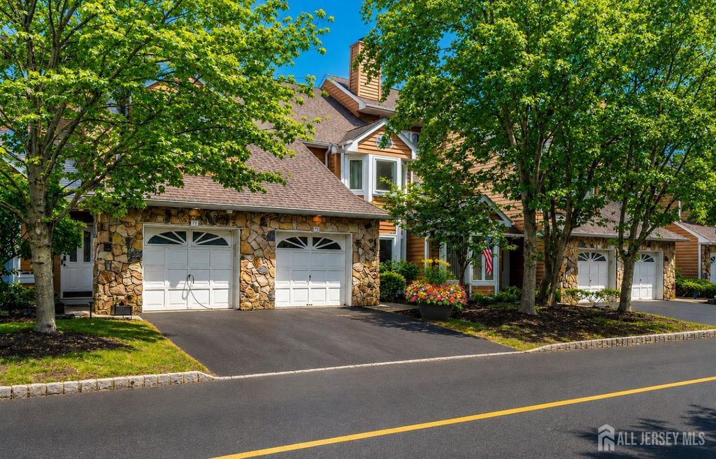 73 Chatsworth Court, Edison, NJ 08820