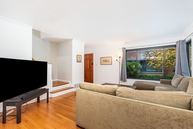 537 Ridge Road 537, Wilmette, IL 60091