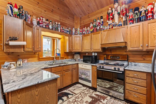 14601 Brookhurst Drive, Cement City, MI 49233