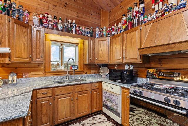 14601 Brookhurst Drive, Cement City, MI 49233