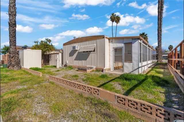 841 S Lyon, Hemet, CA 92543