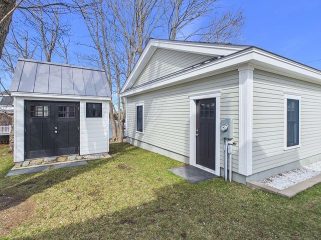 72 Ocean View Ave, Swansea, MA 02777