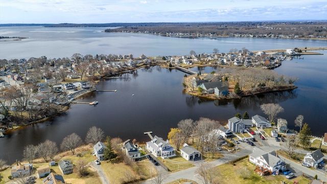 72 Ocean View Ave, Swansea, MA 02777