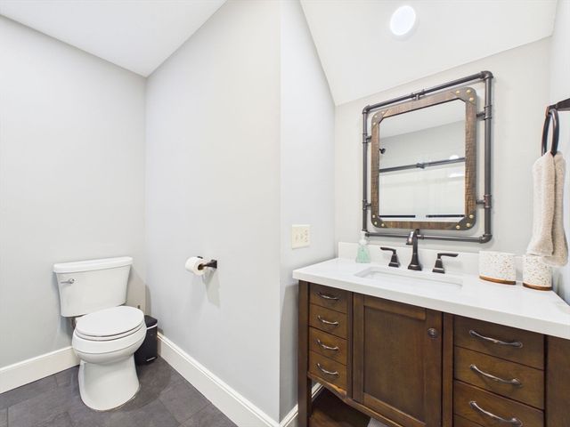 72 Ocean View Ave, Swansea, MA 02777