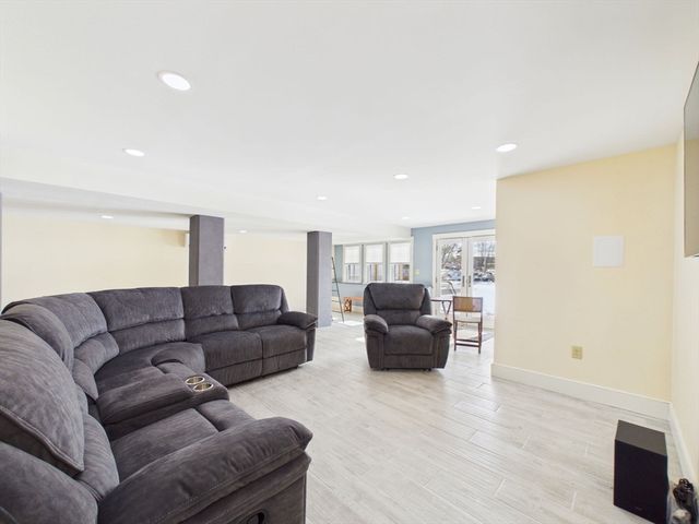 72 Ocean View Ave, Swansea, MA 02777