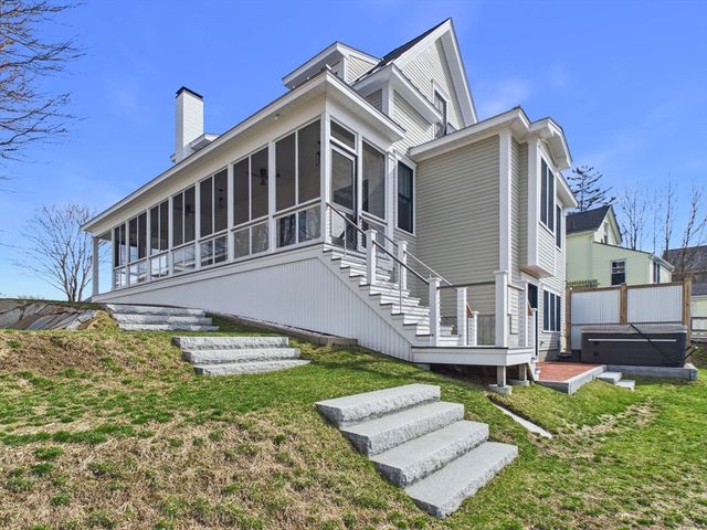 72 Ocean View Ave, Swansea, MA 02777