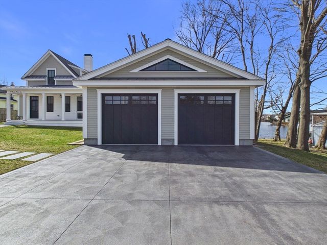 72 Ocean View Ave, Swansea, MA 02777