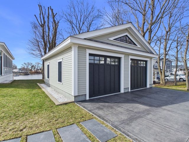 72 Ocean View Ave, Swansea, MA 02777