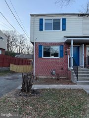 5852 MOUNT VERNON DR, Alexandria, VA 22303