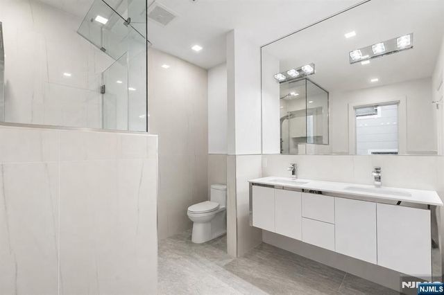 506 Undercliff Avenue, Edgewater, NJ 07020