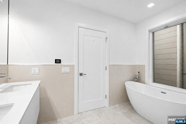 506 Undercliff Avenue, Edgewater, NJ 07020