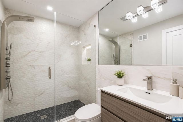506 Undercliff Avenue, Edgewater, NJ 07020