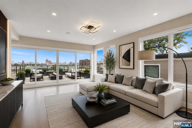 506 Undercliff Avenue, Edgewater, NJ 07020