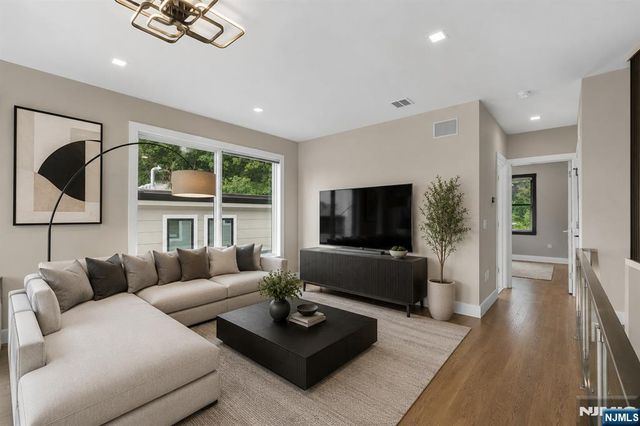 506 Undercliff Avenue, Edgewater, NJ 07020