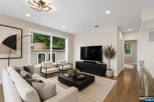 506 Undercliff Avenue, Edgewater, NJ 07020