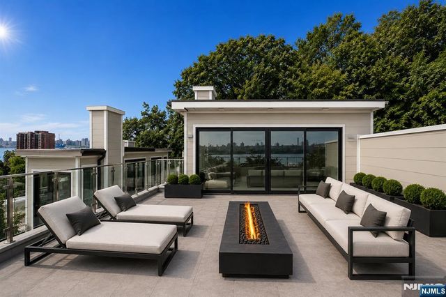 506 Undercliff Avenue, Edgewater, NJ 07020