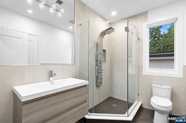 506 Undercliff Avenue, Edgewater, NJ 07020