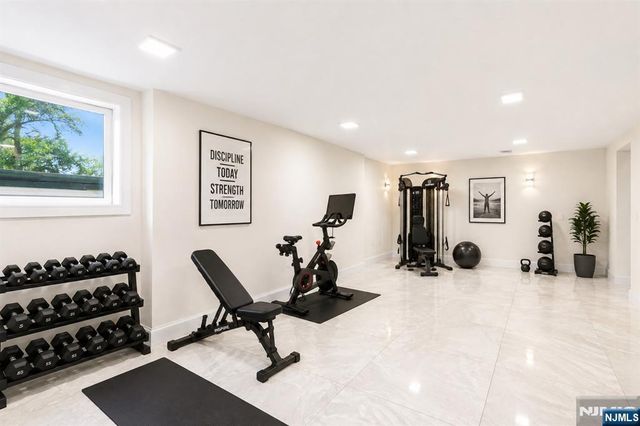 506 Undercliff Avenue, Edgewater, NJ 07020