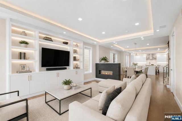 506 Undercliff Avenue, Edgewater, NJ 07020