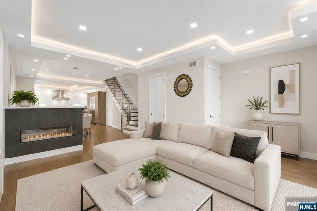 506 Undercliff Avenue, Edgewater, NJ 07020